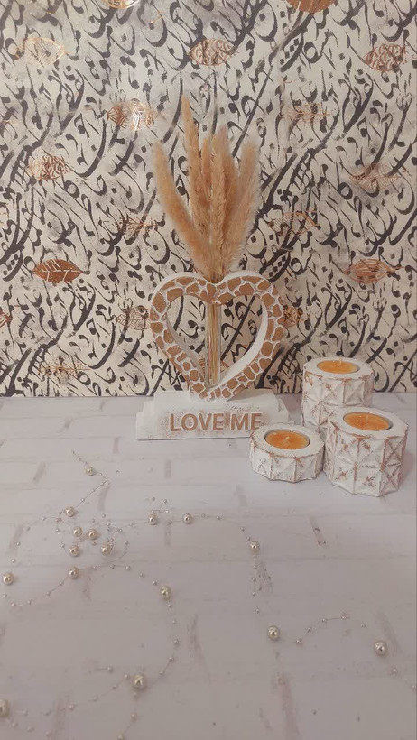 ست گلدان و جاشمعی طرح love me رنگ سفید با پتینه طلایی